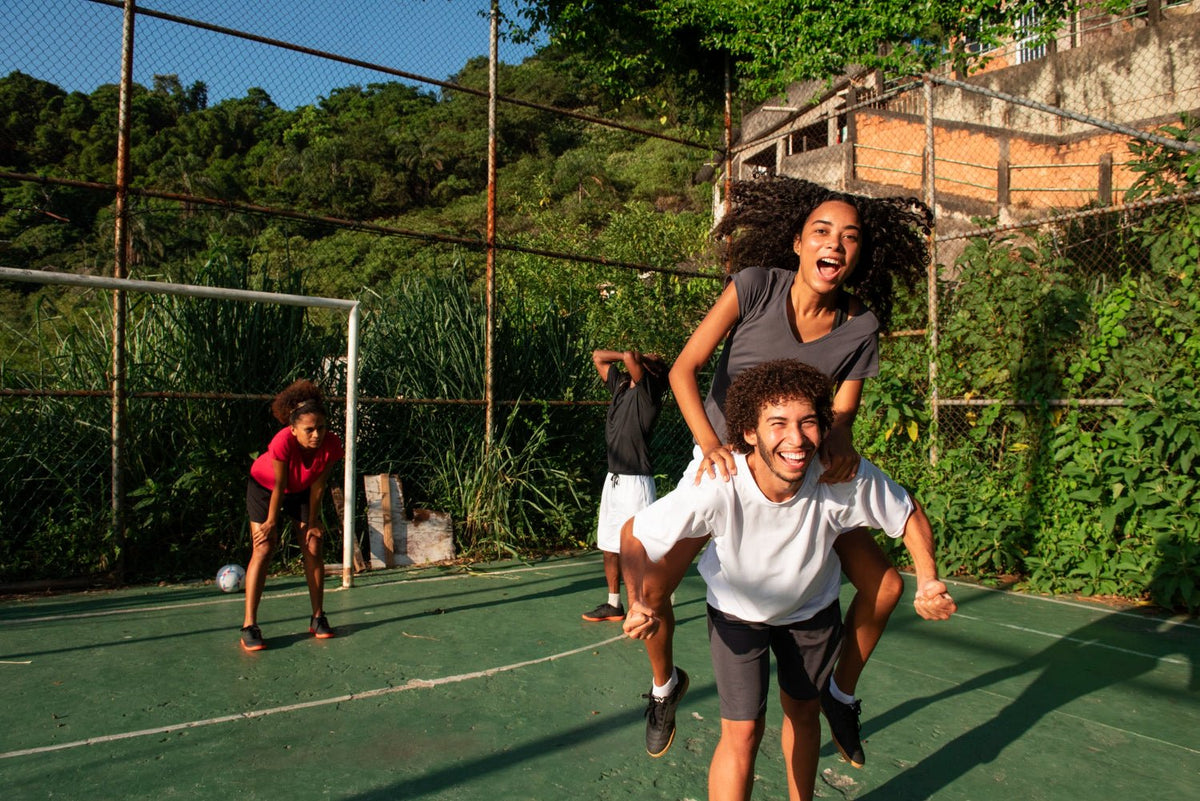Cuidado E Prevenção na Prática de Esportes Com Amigos - Tovcare | Cuidando bem de você