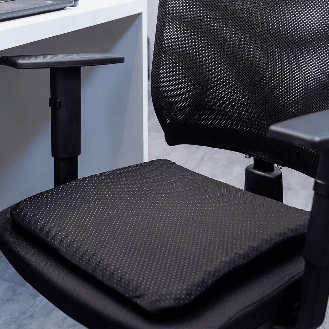 Almofada de assento ergonômica em gel de silicone com estrutura em favo de mel, projetada para absorção de impacto, distribuição de peso e alívio de pressão no cóccix, dispositivo de conforto ergonômico que proporciona dissipação de calor, suporte firme e extrema maciez.