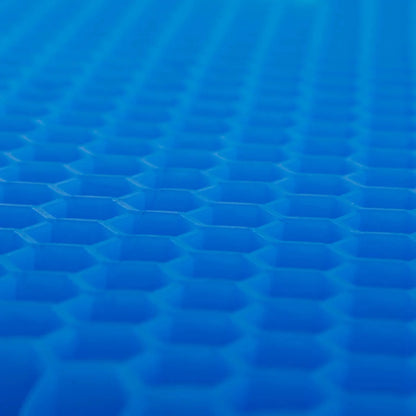 Almofada de assento ergonômica em gel de silicone com estrutura em favo de mel, projetada para absorção de impacto, distribuição de peso e alívio de pressão no cóccix, ideal para alívio de pressão, conforto térmico e alinhamento postural durante longos períodos sentado ou em repouso.