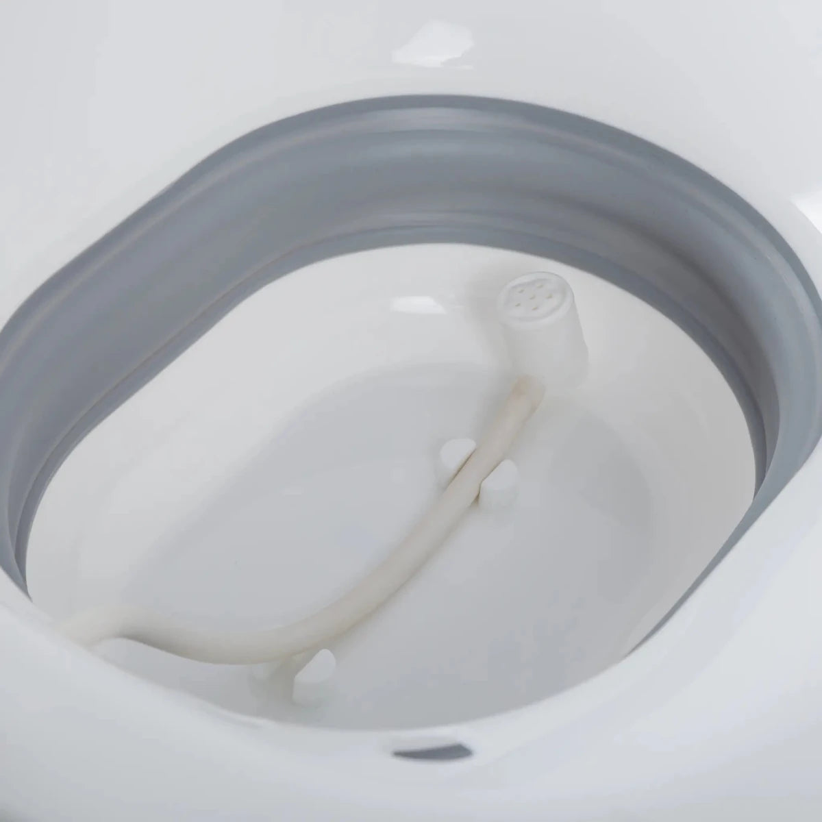 Protetor impermeável pós-cirúrgico para banho, com capa protetora de silicone e anel estanque para vedação completa contra água, ideal para garantir higiene, proteção e facilidade no cuidado diário de pacientes acamados ou em reabilitação.