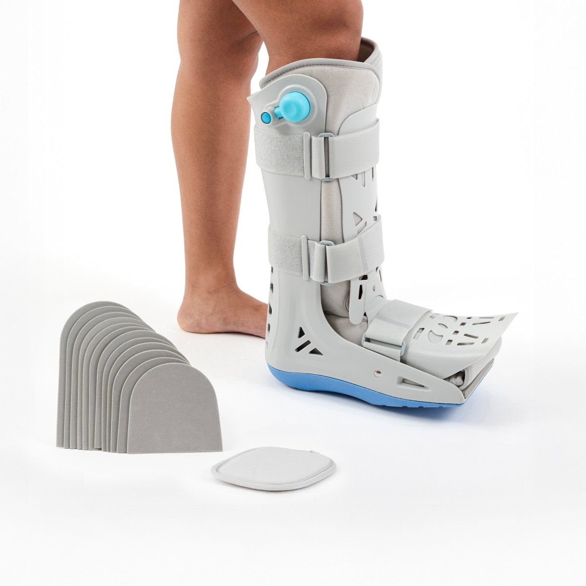 Bota imobilizadora ortopédica para pé e tornozelo, confeccionada com estrutura rígida resistente, protetor acolchoado respirável e solado anatômico antiderrapante, ideal para acelerar a reabilitação, oferecer sustentação segura e estabilizar articulações e ligamentos.