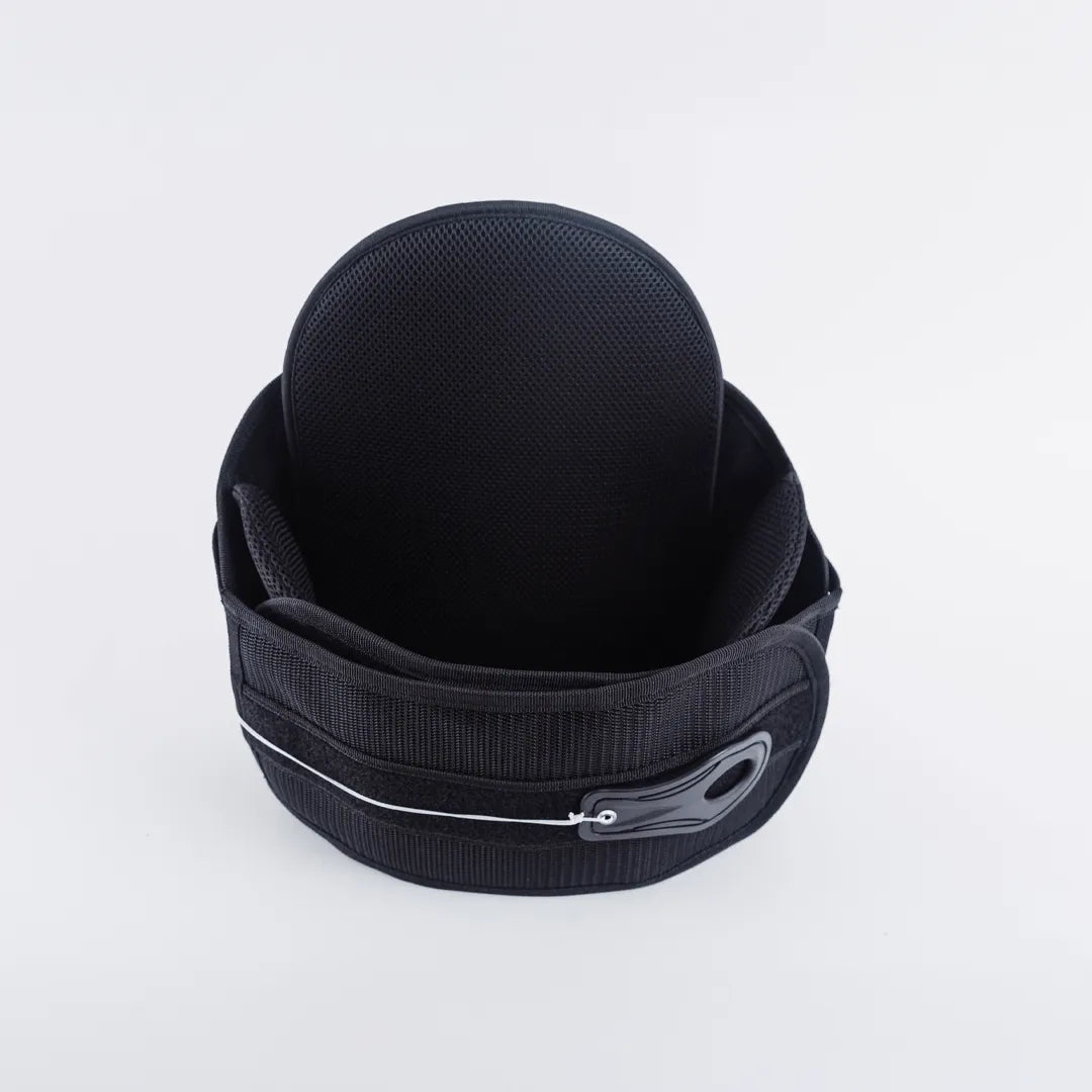 Cinta lombar ortopédica com hastes de sustentação, confeccionada em neoprene e elástico respirável para estabilização da região lombar e alívio de dores, uma solução ortopédica indispensável para recuperação de lesões, alívio de dores e suporte pós-operatório.