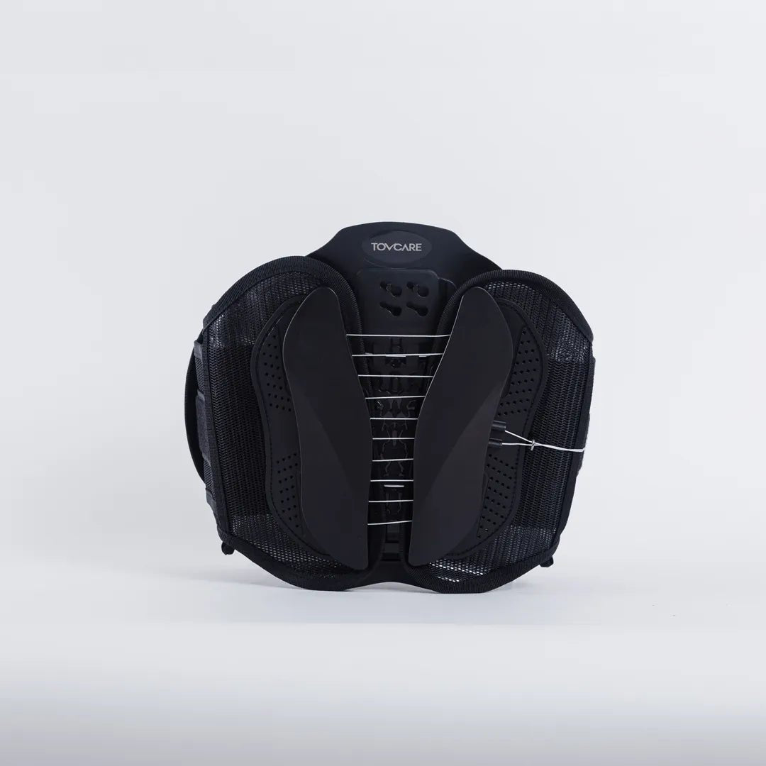 Cinta lombar ortopédica com hastes de sustentação, confeccionada em neoprene e elástico respirável para estabilização da região lombar e alívio de dores, ideal para garantir sustentação postural, alívio de tensões e estabilização segura no dia a dia.