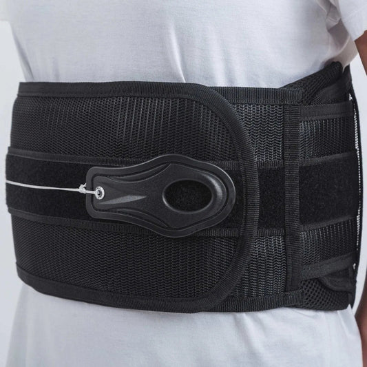 Cinta lombar ortopédica com hastes de sustentação, confeccionada em neoprene e elástico respirável para estabilização da região lombar e alívio de dores, combina tecidos respiráveis de alta densidade com fechos reguláveis para máxima adaptação corporal.