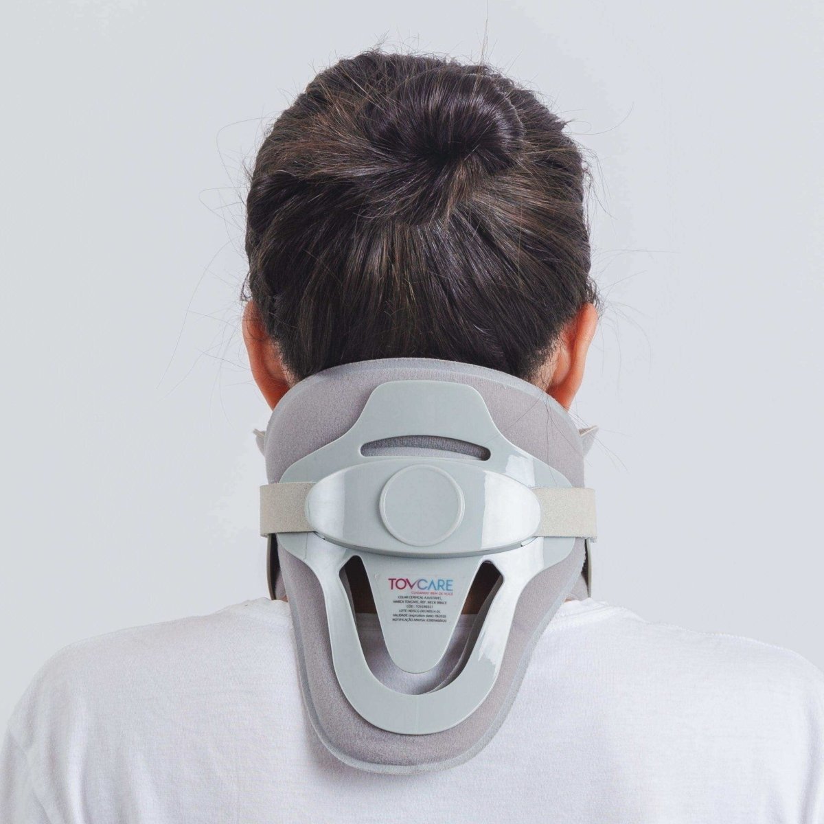 Colar cervical ortopédico para imobilização leve, projetado com formato anatômico para sustentação da região cervical e relaxamento muscular, ideal para garantir sustentação postural, alívio de tensões e estabilização segura no dia a dia.