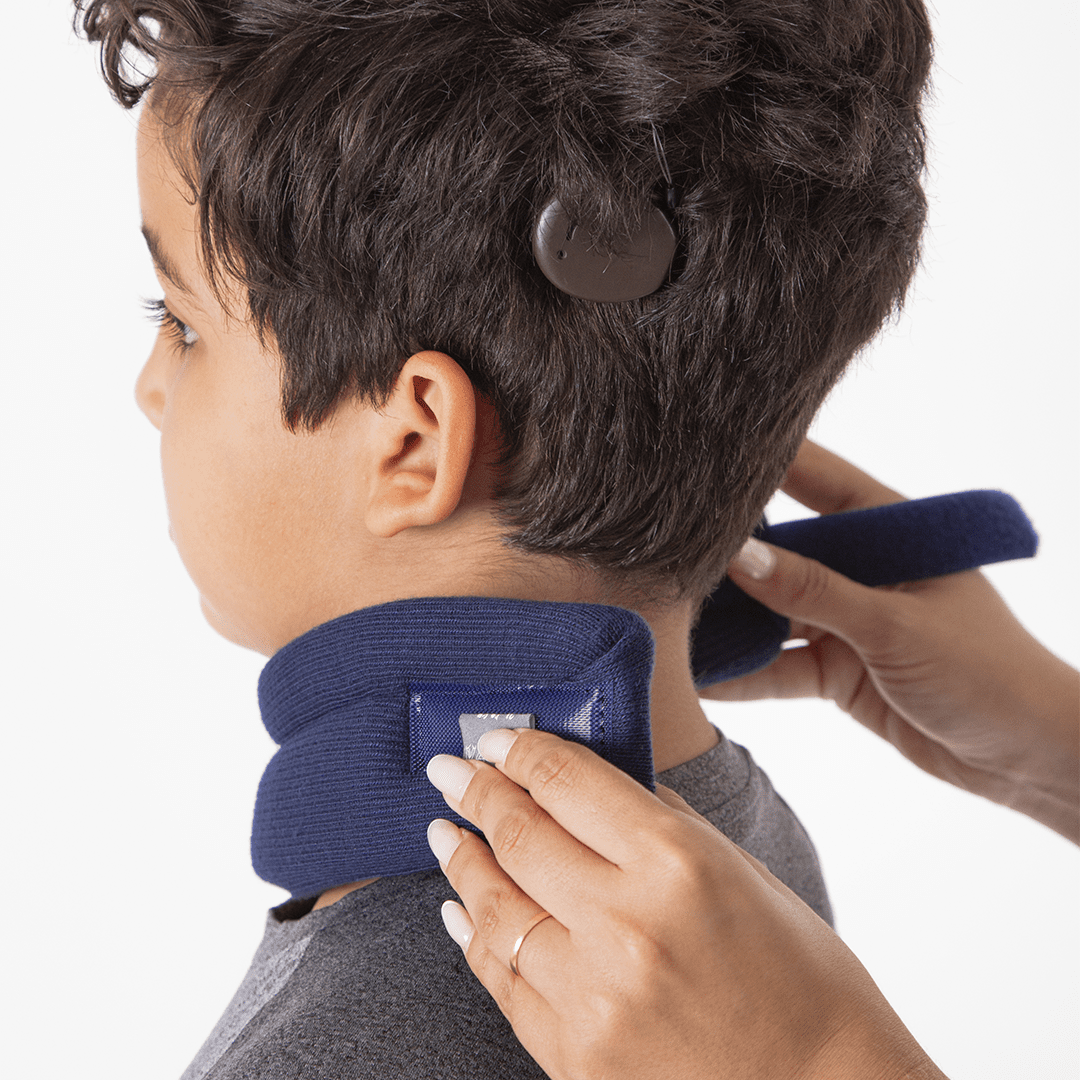 Colar cervical de espuma macia e respirável, confeccionado em espuma de alta densidade com capa suave ao toque e fecho em velcro ajustável, ideal para garantir sustentação postural, alívio de tensões e estabilização segura no dia a dia.