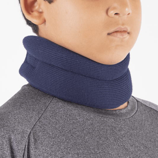 Colar cervical de espuma macia e respirável, confeccionado em espuma de alta densidade com capa suave ao toque e fecho em velcro ajustável, combina tecidos respiráveis de alta densidade com fechos reguláveis para máxima adaptação corporal.