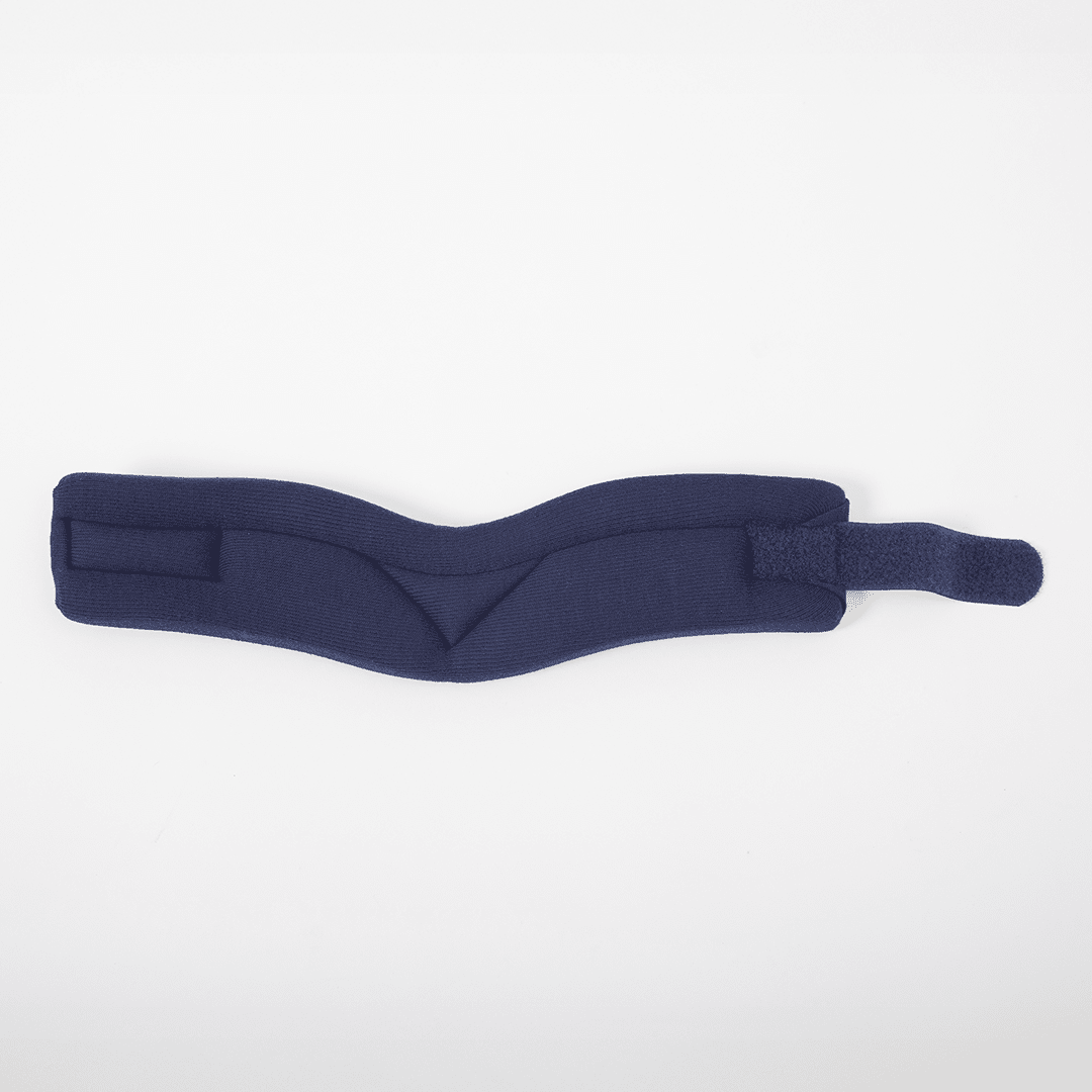 Colar cervical de espuma macia e respirável, confeccionado em espuma de alta densidade com capa suave ao toque e fecho em velcro ajustável, peça essencial da linha recover para controle de mobilidade, compressão adequada e proteção articular.