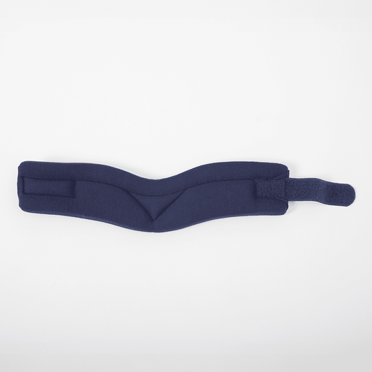 Colar cervical de espuma macia e respirável, confeccionado em espuma de alta densidade com capa suave ao toque e fecho em velcro ajustável, peça essencial da linha recover para controle de mobilidade, compressão adequada e proteção articular.