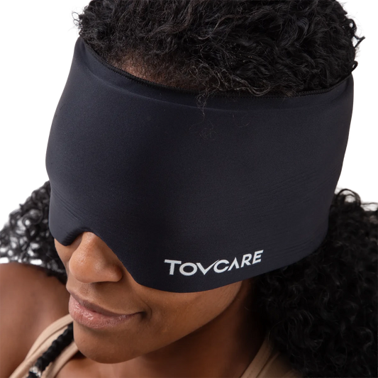 Touca e faixa para cabeça com gel térmico para enxaqueca, confeccionada em tecido elástico macio com bolsas de gel integradas para compressão 360° quente ou fria, combina flexibilidade contínua mesmo congelado, revestimento macio e cintas ajustáveis de fixação.