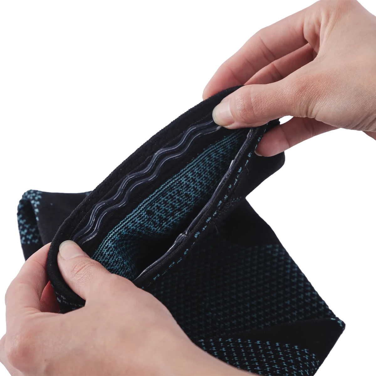 Joelheira elástica ortopédica com anel de silicone e hastes flexíveis, confeccionada em malha de compressão 3D respirável com anel patelar de silicone para absorção de impacto, combina elasticidade multidirecional, suporte direcionado e tecido leve para uso prolongado.