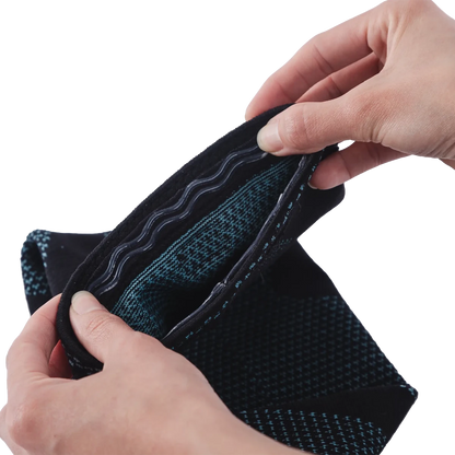 Joelheira elástica ortopédica com anel de silicone e hastes flexíveis, confeccionada em malha de compressão 3D respirável com anel patelar de silicone para absorção de impacto, combina elasticidade multidirecional, suporte direcionado e tecido leve para uso prolongado.