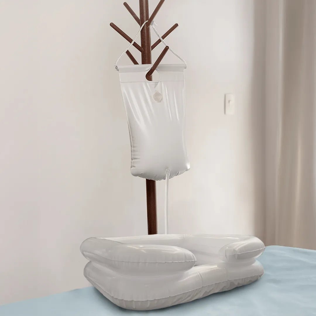 Lavatório inflável de cabelo para acamados, desenvolvido em vinil reforçado com tubo de drenagem para higienização prática do paciente na cama, combina materiais impermeáveis, laváveis e atóxicos de alta durabilidade com fácil higienização diária.
