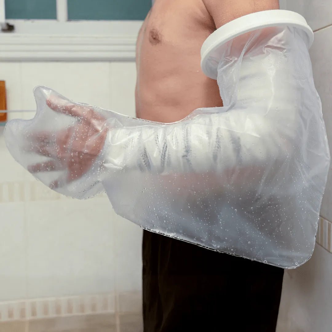 Protetor impermeável para braço e antebraço, estruturado em material vinílico resistente e refratário à água com vedação confortável, uma solução essencial para o ambiente domiciliar e hospitalar que proporciona segurança, conforto e bem-estar.