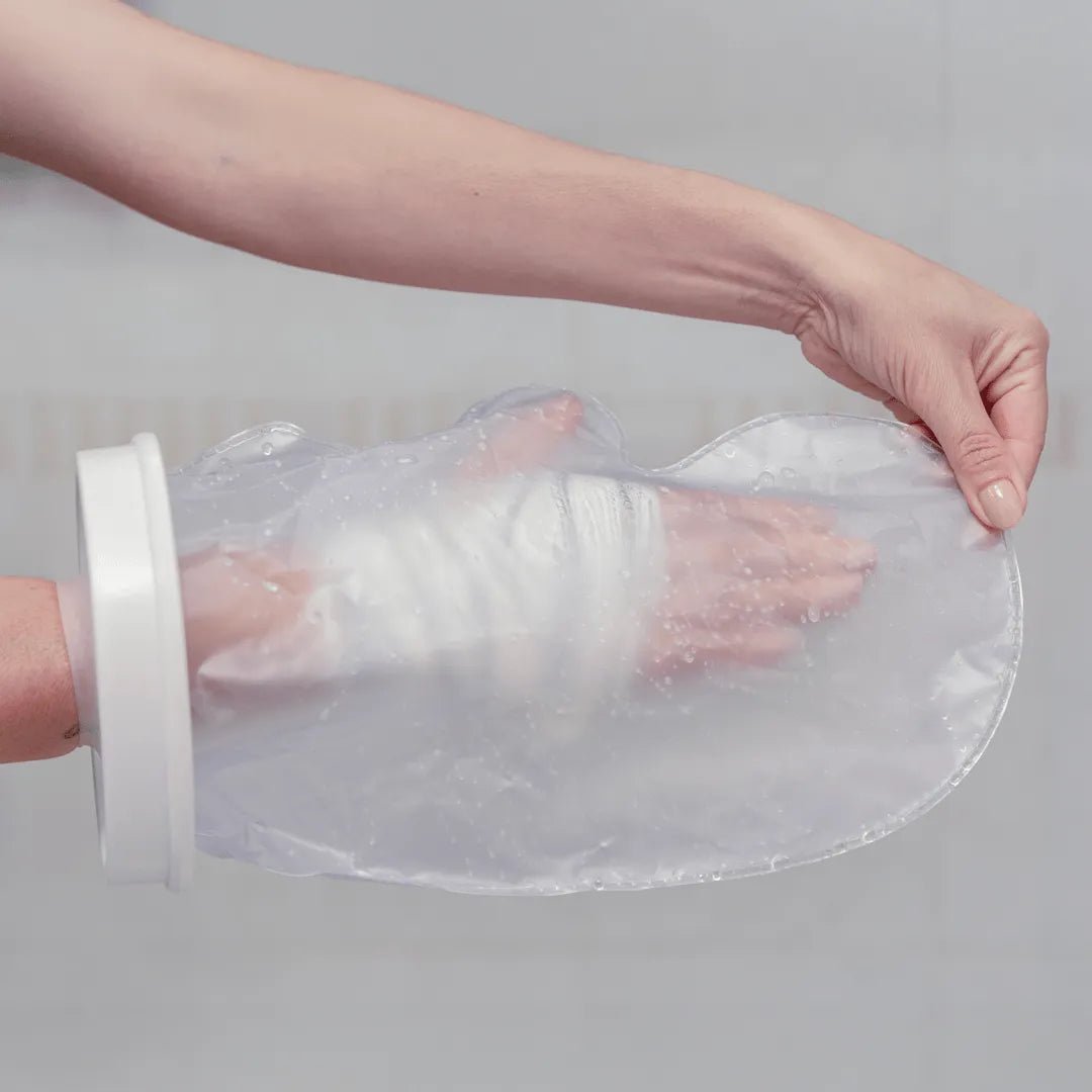 Protetor impermeável para pé e tornozelo, projetado com sistema de vedação sem compressão excessiva para proteção hídrica pós-cirúrgica, ideal para garantir higiene, proteção e facilidade no cuidado diário de pacientes acamados ou em reabilitação.