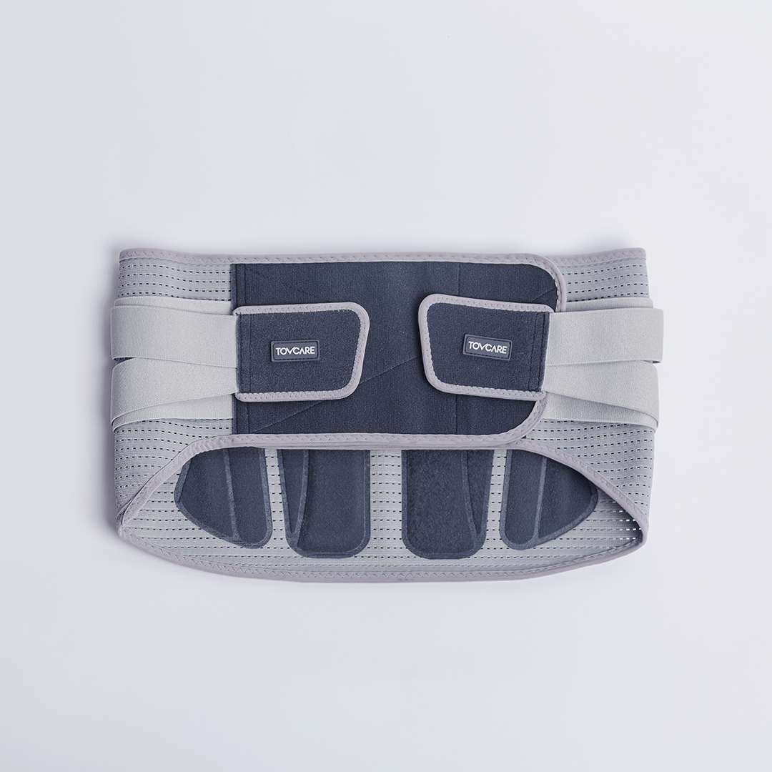 Cinta lombar ortopédica com hastes de sustentação, confeccionada em neoprene e elástico respirável para estabilização da região lombar e alívio de dores, desenvolvido com estrutura anatômica que alinha a coluna e oferece suporte firme com alto conforto.