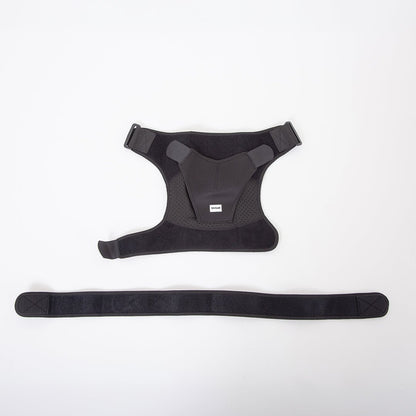 Suporte ortopédico articulado para ombro e manguito rotador, confeccionado em neoprene de alta retenção térmica e tiras de compressão reguláveis, combina materiais respiráveis de alta compressão com regulagem prática para o bem-estar diário.