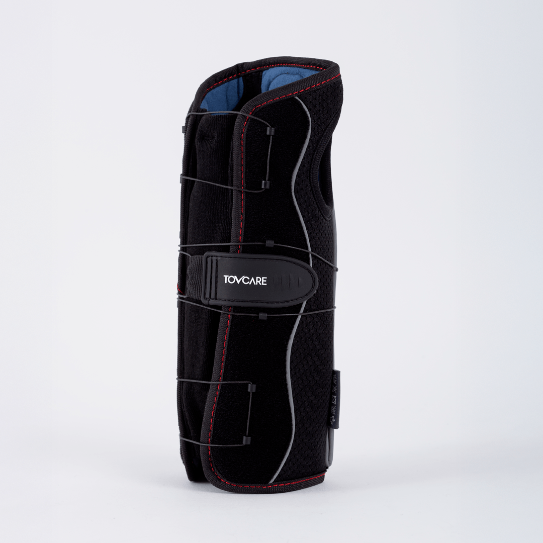 Tala ortopédica estabilizadora de punho e pulso, confeccionada em tecido compressivo e transpirável com tala rígida de suporte central, desenvolvido com design ergonômico que garante ajuste anatômico e liberdade de movimento segura.