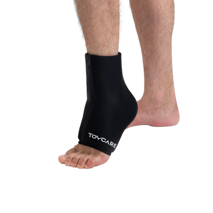 Tornozeleira com gel térmico para crioterapia e recuperação, confeccionada com gel flexível que envolve a articulação para redução de edemas e torções, ideal para terapias de crioterapia (frio) e termoterapia (quente), proporcionando alívio rápido de dores e inchaços.