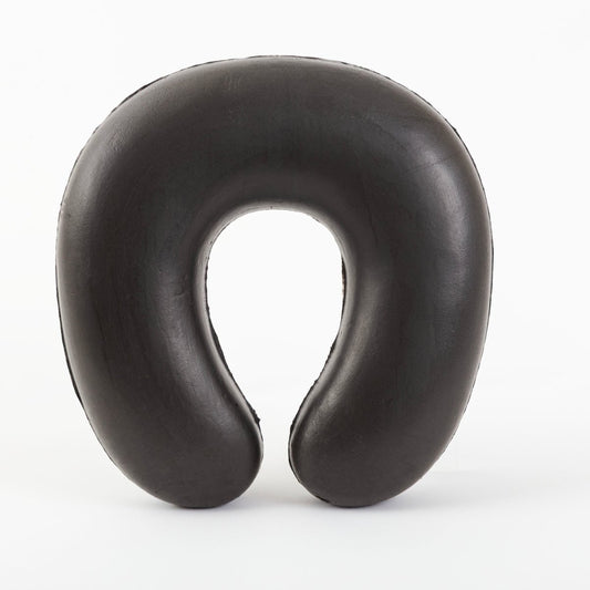 Travesseiro de pescoço anatômico para viagem e repouso, estruturado com espuma de memória de alta densidade para suporte firme da região cervical, item de alta performance da linha confort gel para suporte lombar, cervical e alívio do estresse muscular.