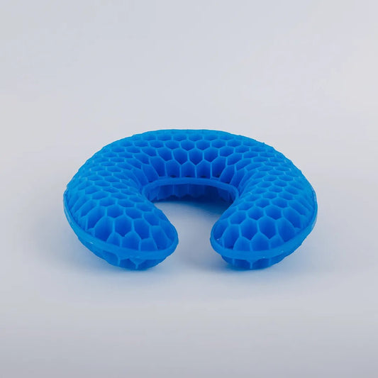 Travesseiro de pescoço ergonômico com gel térmico e espuma de memória, confeccionado em espuma viscoelástica macia com camada de gel refrescante e capa removível, item de alta performance da linha confort gel para suporte lombar, cervical e alívio do estresse muscular.